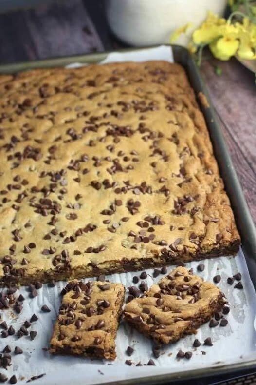 Keto Chocolate Chip Bars