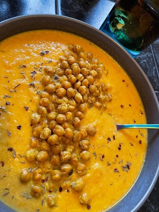 🥥 Creamy Coconut Carrot Soup