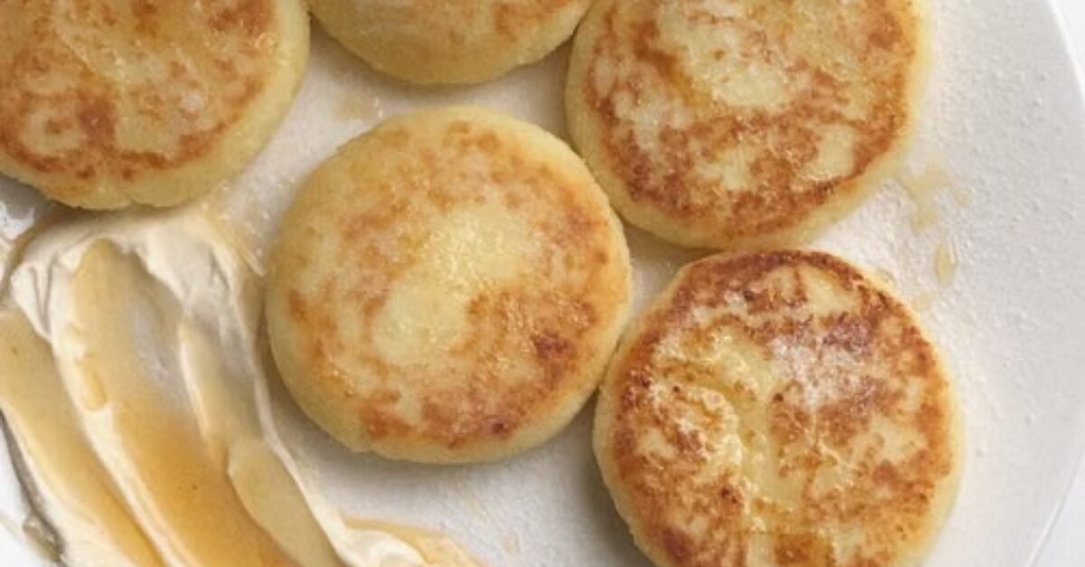 Fluffy High-Protein Cottage Cheese Oat Pancakes (No Flour!)